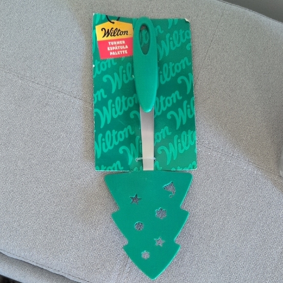 Wilton 18 Cookie Cutters And Spatula Collection - Picture 6 of 7